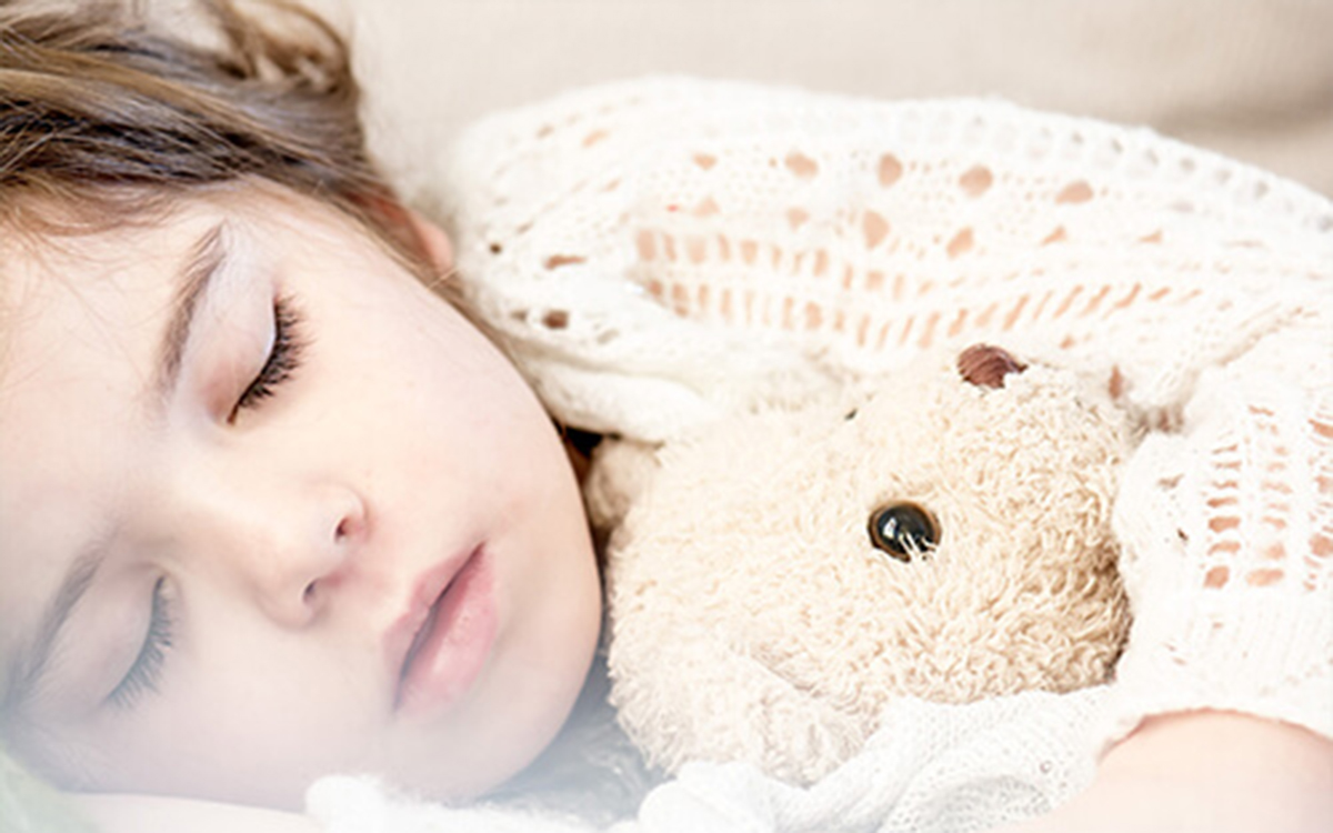 Aidez votre enfant à mieux dormir avec notre check-list imprimable