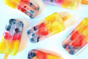 Read more about the article Restez frais avec notre recette d’esquimaux arc-en-ciel !