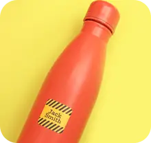 maxiautocollant sur la bouteille