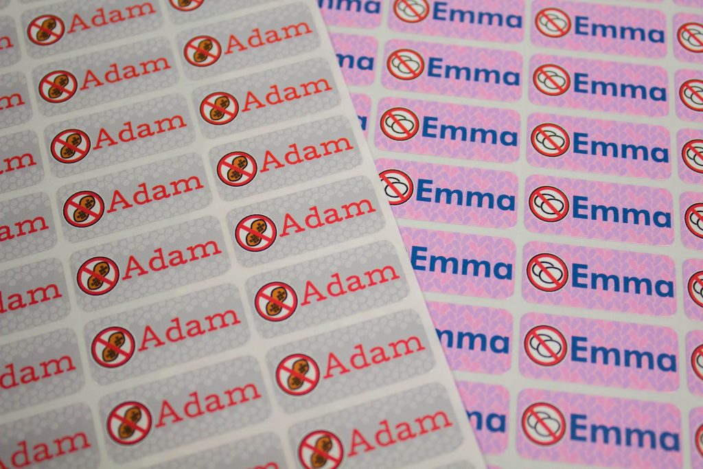 Hoe naamstickers helpen bij voedselallergieën