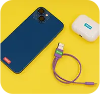 elektronische artikelen met naamstickers erop